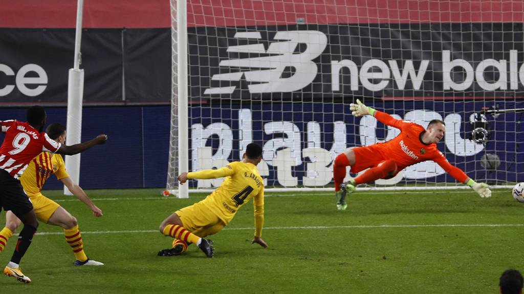 La Liga: Pedri y Messi remontaron el tanto inicial de Iñaki Williams