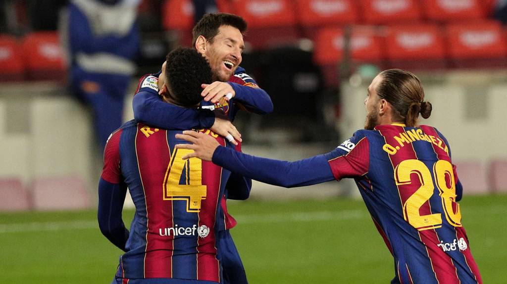 Barcelona: ¿Es difícil marcar a Messi en las prácticas? Ronald Araújo lo  sabe bien
