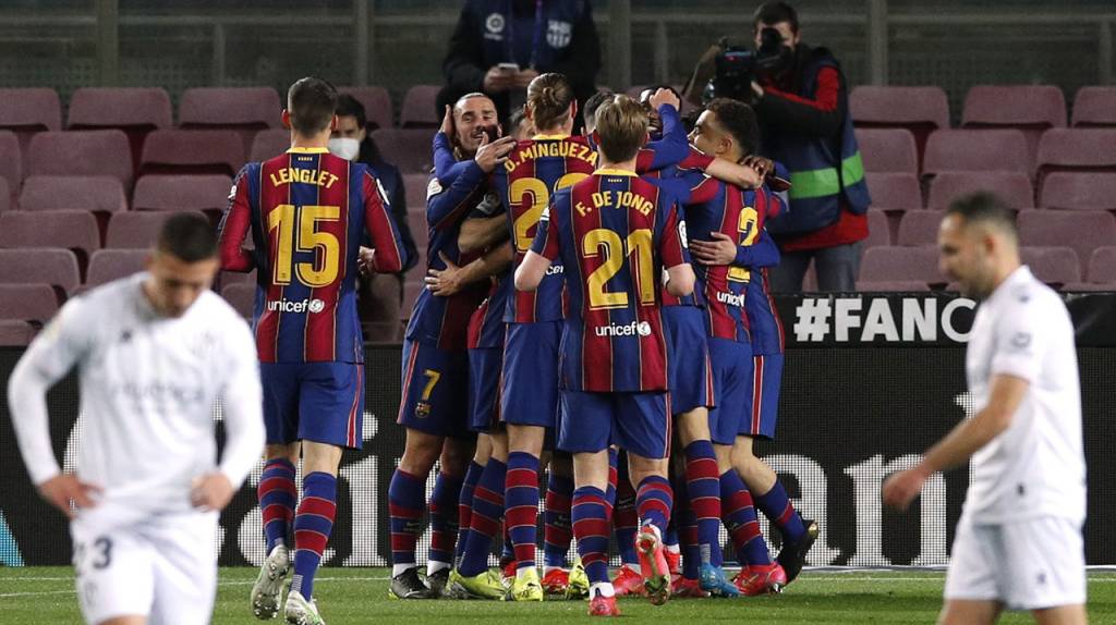 Barcelona: Tifo y golazo para celebrar los 767 partidos de Messi en el club